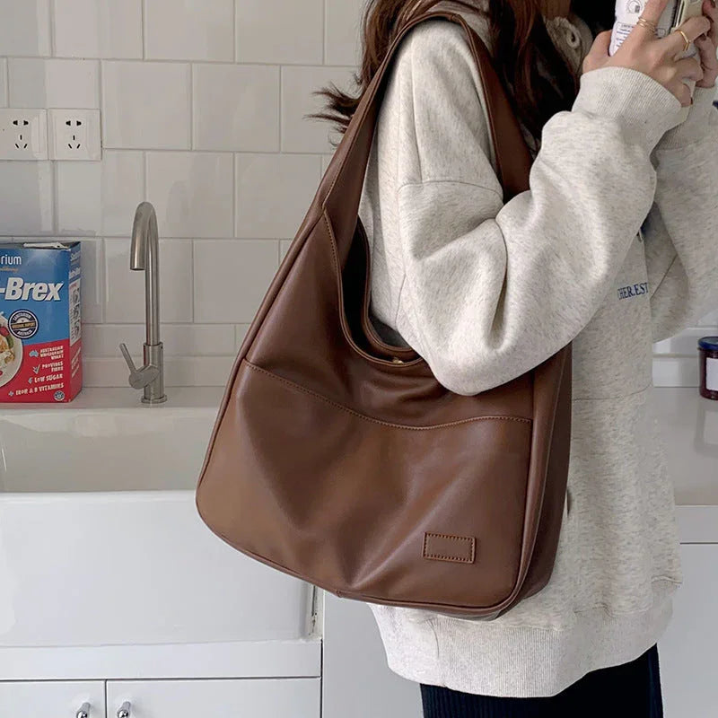 Bolso tote de piel de lujo para mujer de Montenaro: elegante, espacioso y duradero.