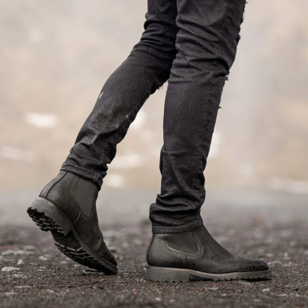 Botas Montenaro de cuero negro genuino para hombre: duraderas, elegantes y cómodas.