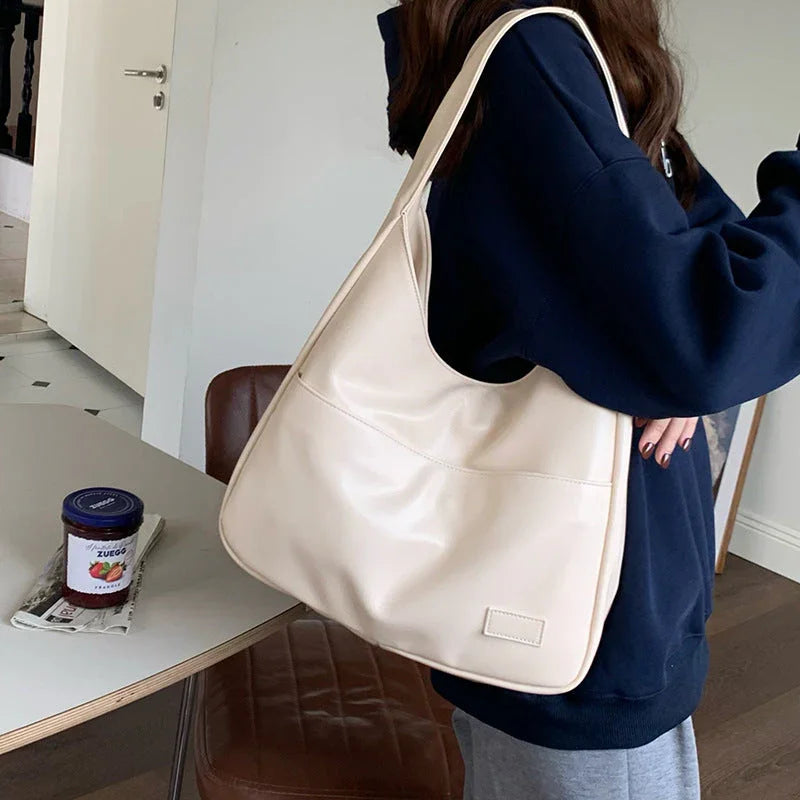 Bolso tote de piel de lujo para mujer de Montenaro: elegante, espacioso y duradero.
